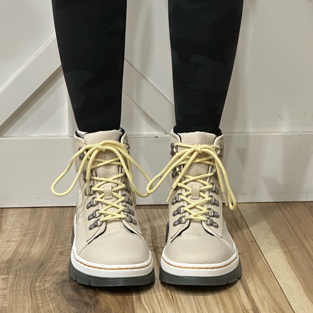 Dr Marten combat boots - Picture 2 of 8
